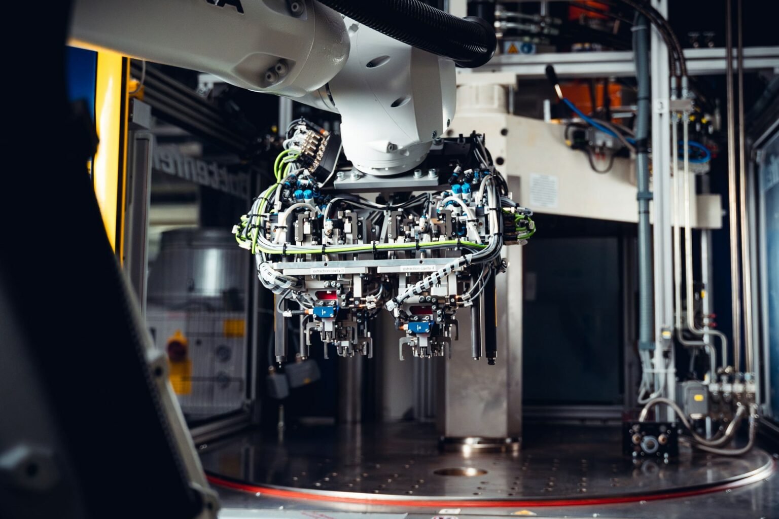 Efficient production automation | fpt robotics
