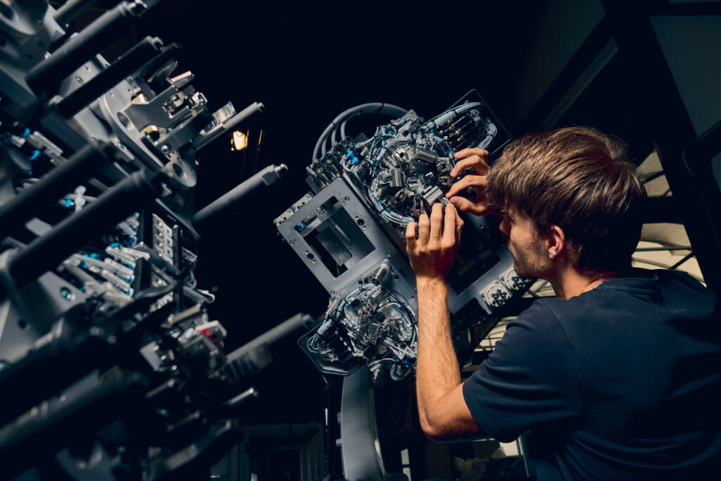 Präzionsarbeit in Thema Automatisierung und Robotik