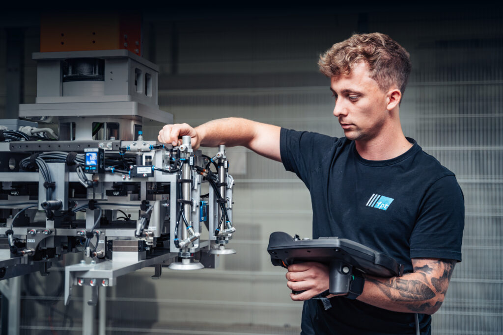 Industrial robots, gripping systems and software expertise | fpt robotics
