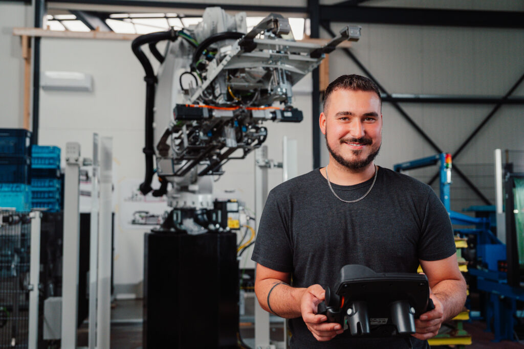 Industrial robots, gripping systems and software expertise | fpt robotics