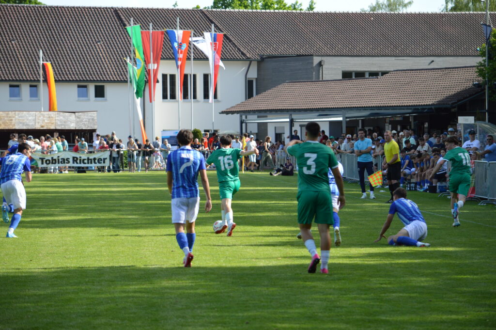 Fußballspiel der U17-Junioren in Amtzell beim 43. Pfingstturnier