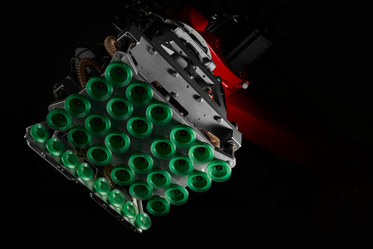 Sauggreifer der Firma fpt robotics aus Amtzell mit grünen Saugknöpfen. Automatisierung auf höchstem Niveau.